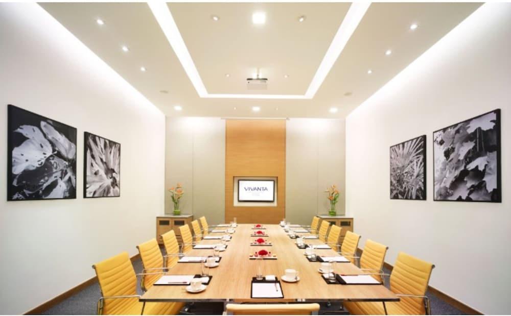 Vivanta Kolkata Em Bypass Exterior photo Meeting room