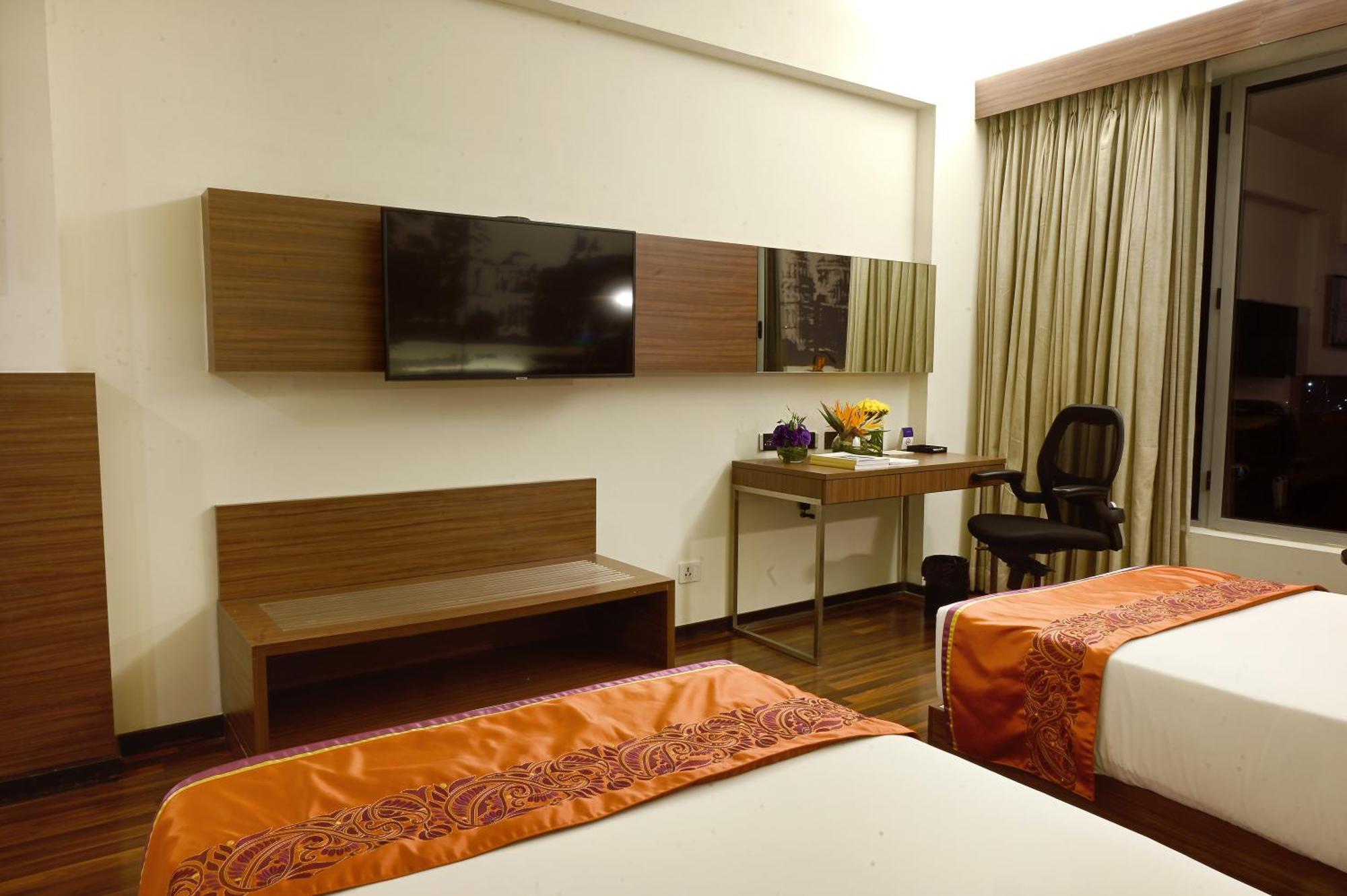 Vivanta Kolkata Em Bypass Exterior photo A room at the hotel